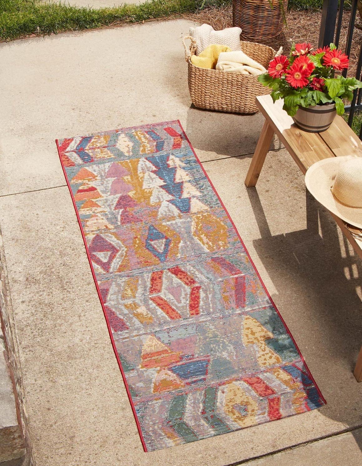 Unique Loom Outdoor Modern Collection Area Rug - Tamarindo (5' 3" x 8' Rectangle, Multi/ Burgundy)