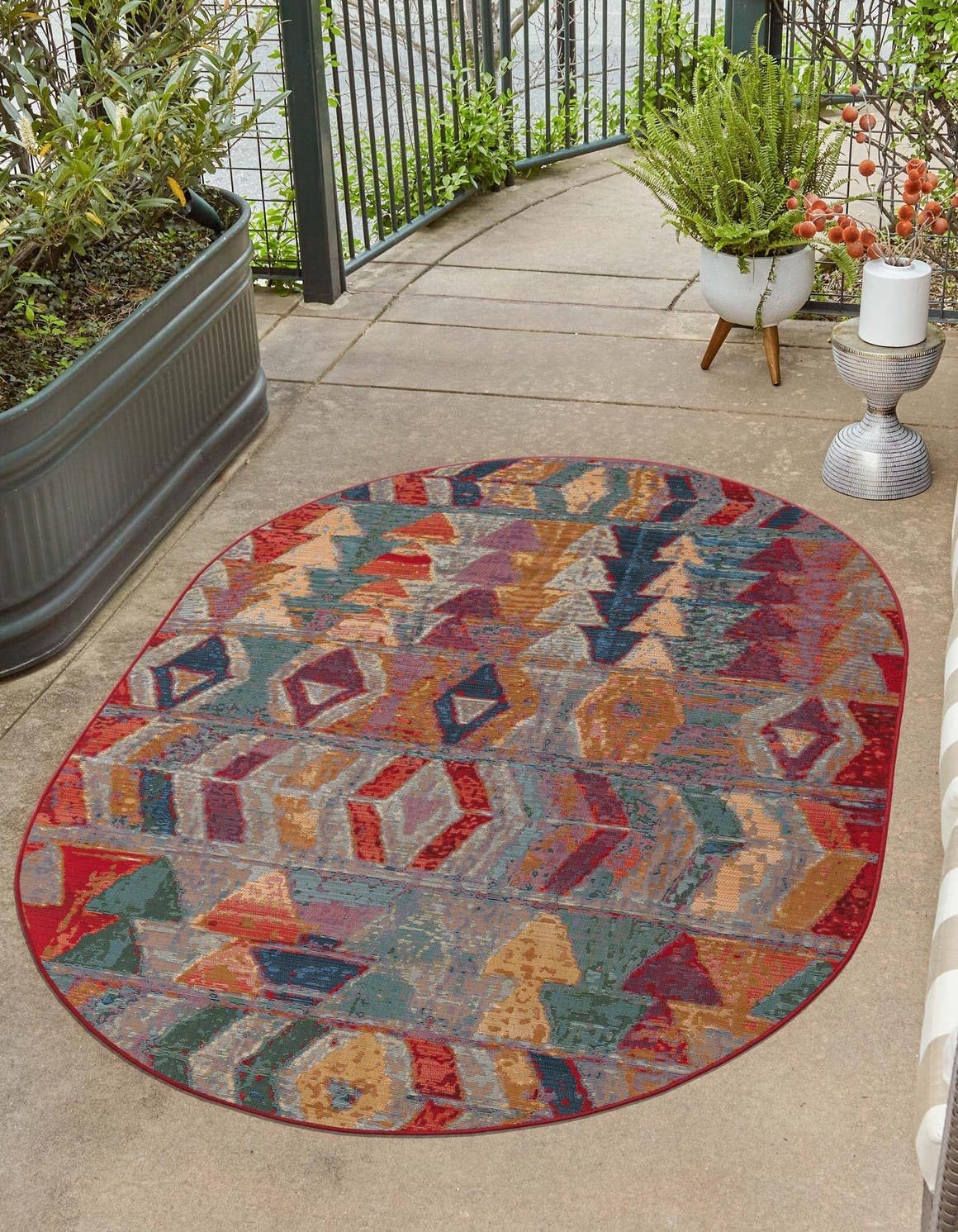 Unique Loom Outdoor Modern Collection Area Rug - Tamarindo (5' 3" x 8' Rectangle, Multi/ Burgundy)